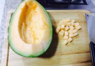 江西网红鹅吃哈密瓜,哈密瓜成新宠！